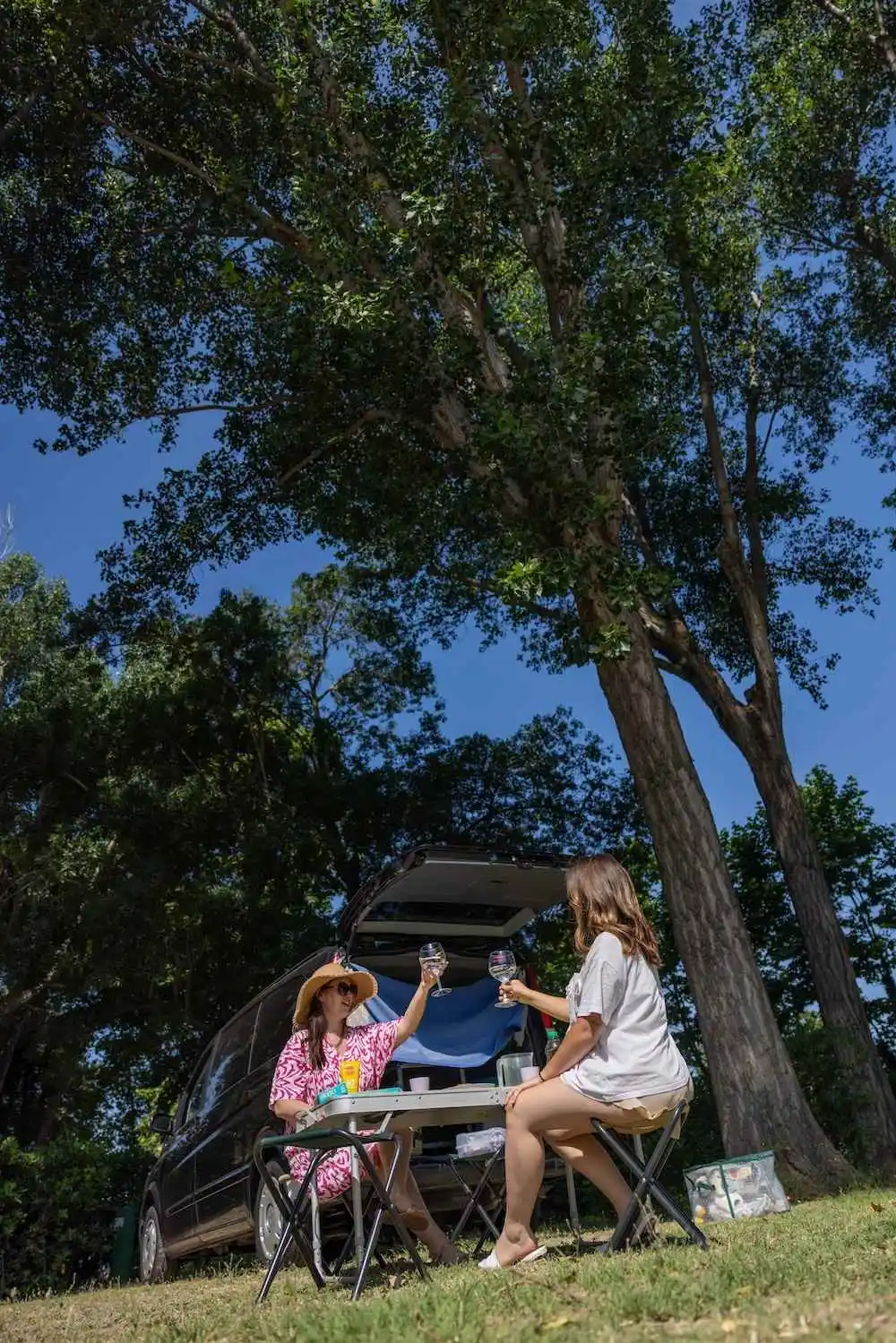 Camping-le-bosc-tente-et-van